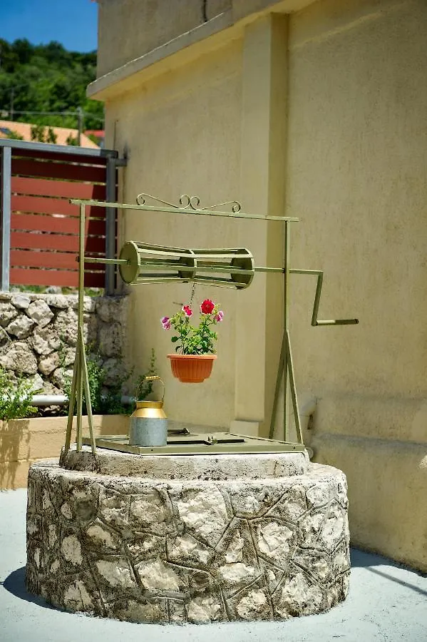Garbis Garden View Apartment Valsamata
