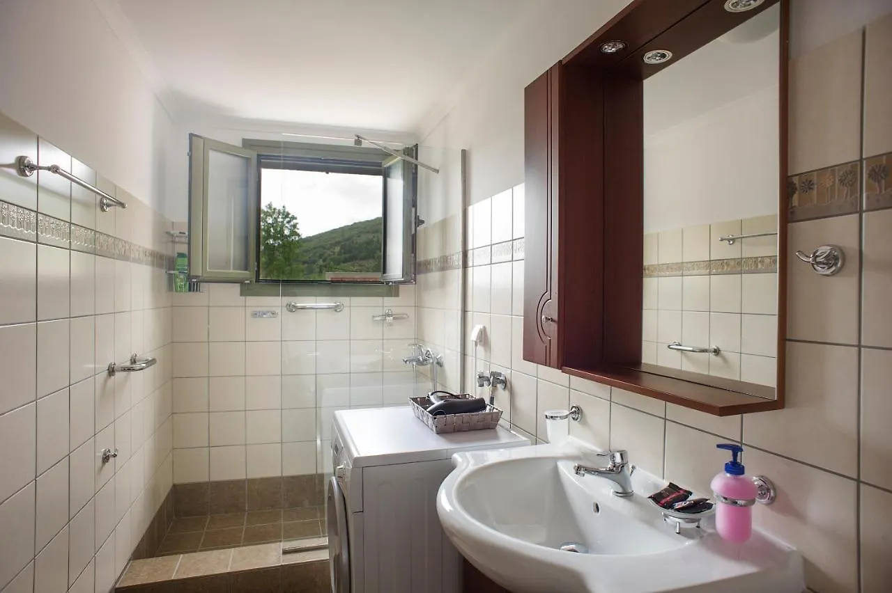 Garbis Garden View Apartment Valsamata 0*,