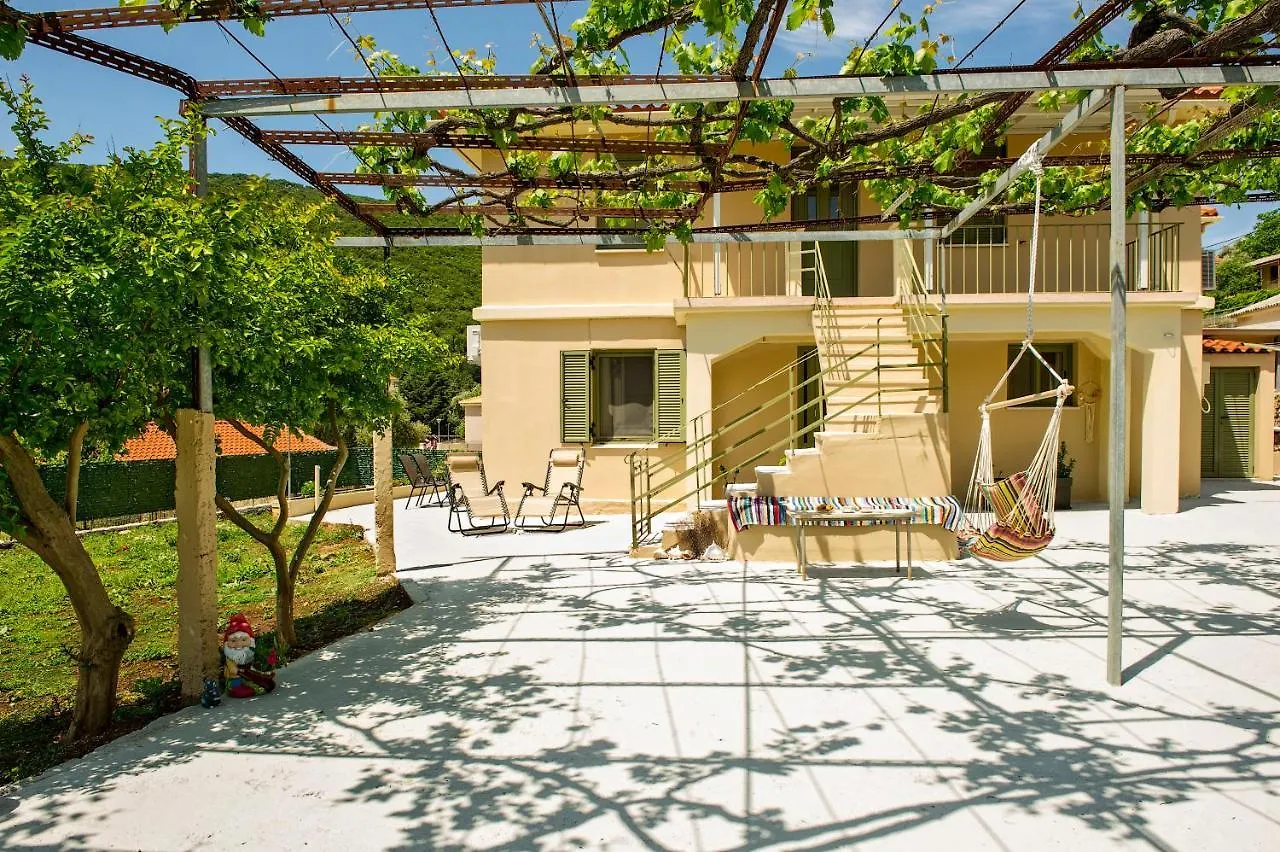 Garbis Garden View Apartment Valsamata 0*,